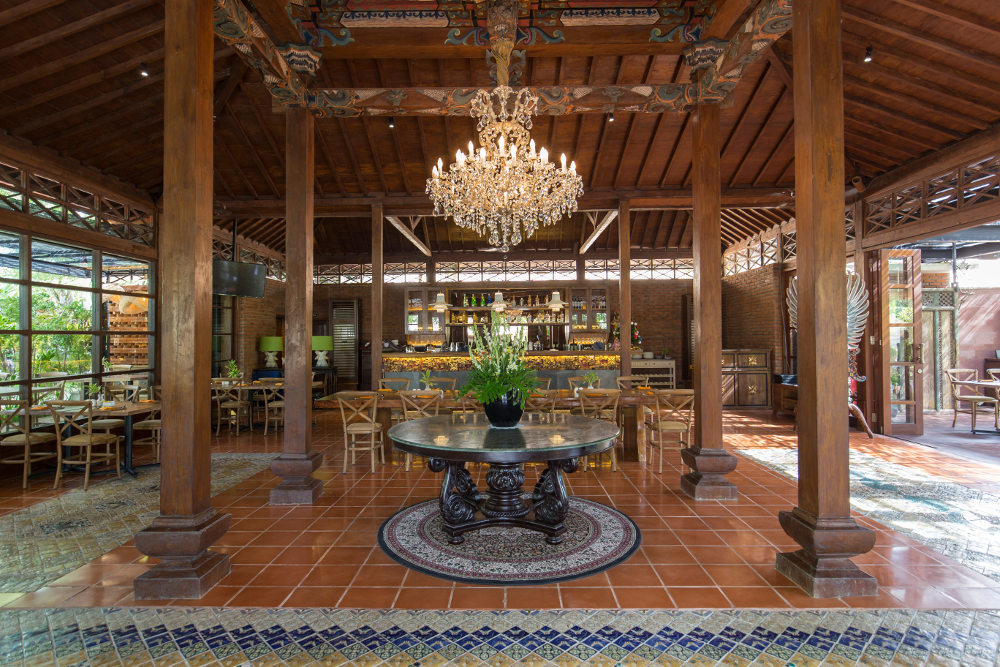 interior venue bernuansa rumah joglo di plataran canggu venue & dining / plataran indonesia